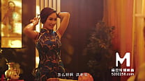 Китаянка пососала фаллос юношу прямо на публике